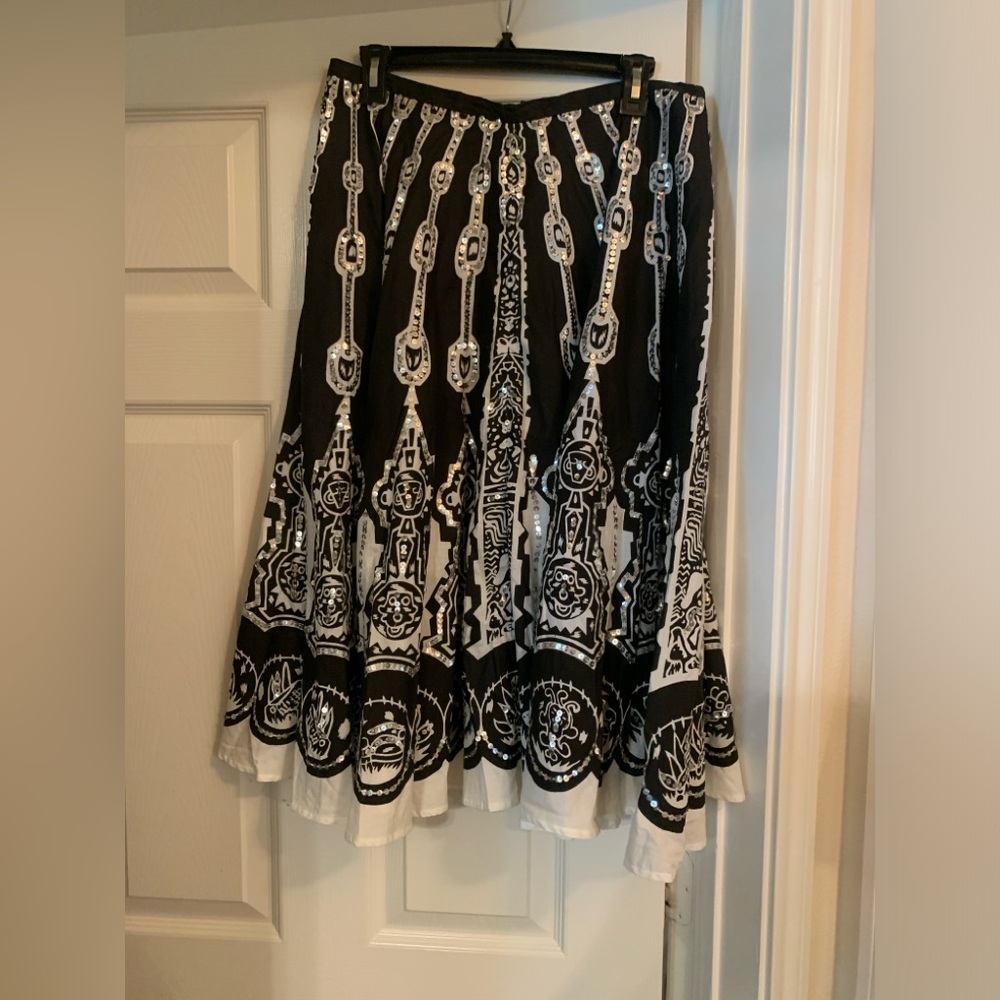 Black & white cotton skirt with zipper closure & sequin embellishments